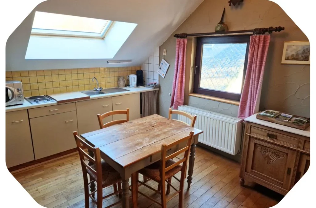Vue sur le coin cuisine du gîte La Pommeraie - Le Coin Ardenne