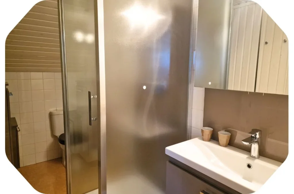 Vue sur la salle de bain du gîte La Pommeraie - Le Coin Ardenne